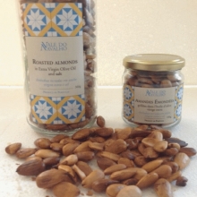 Roasted almonds with sugar and cinnamon